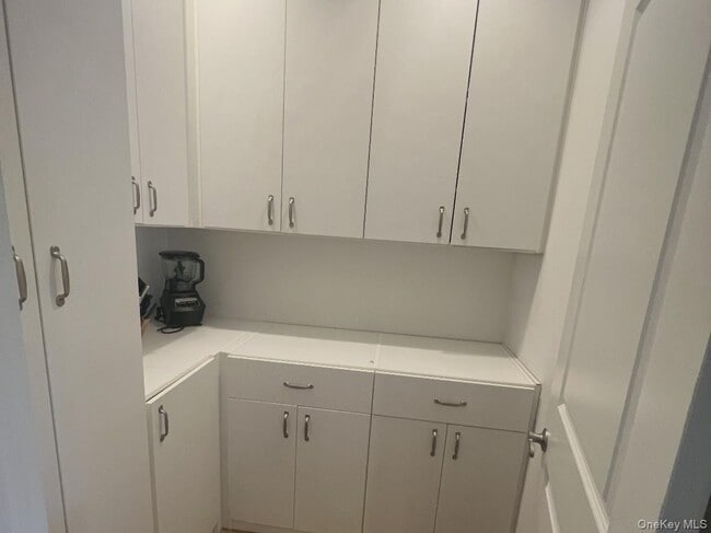 Building Photo - 69 S Bay Ave