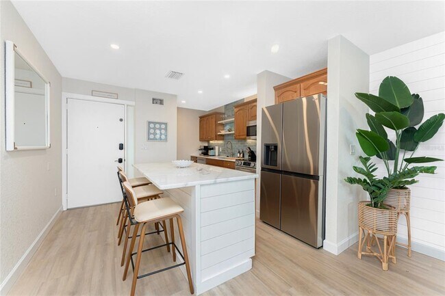 Building Photo - 1500 Park Beach Cir