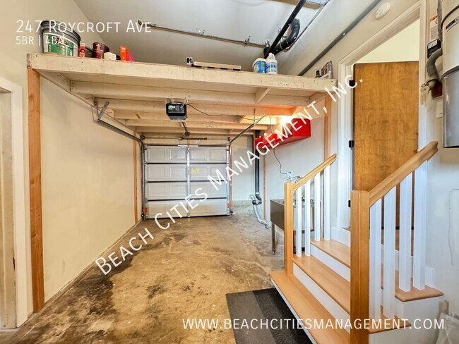 Building Photo - 247 Roycroft Ave