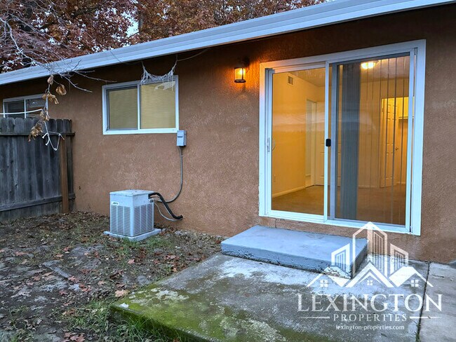 Building Photo - Stunning, 2BD/1BA, Condo in the Villaggio Community off Madison Ave. and Auburn Blvd.!