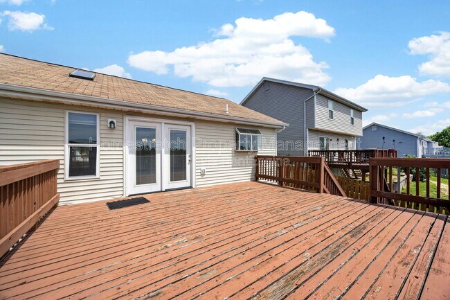 Building Photo - 166 Royallprairie Ln