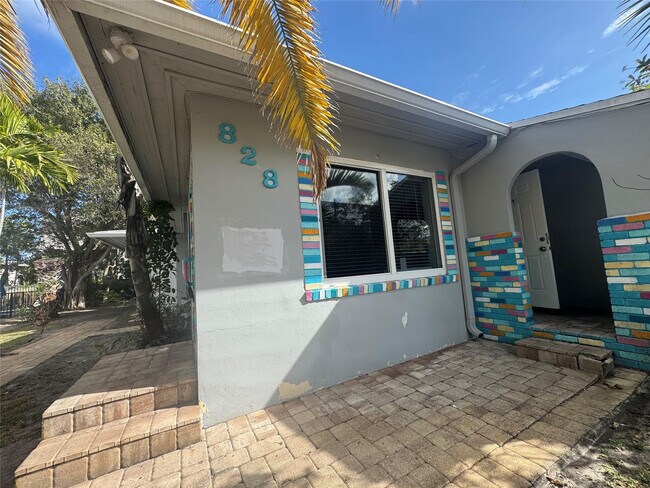 Building Photo - 828 NE 17th Ave