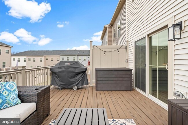 Building Photo - 5924 Pecking Stone St