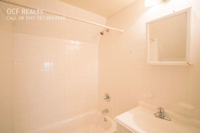 Building Photo - 4244 Spruce St