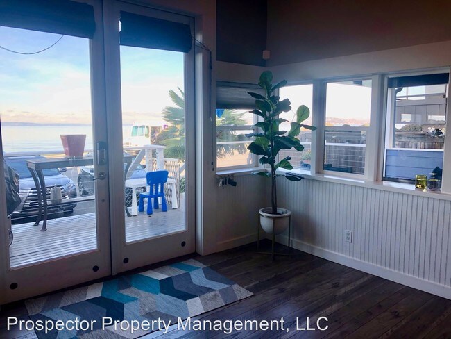 Building Photo - 2 br, 2 bath House - 1510 Alki Ave SW
