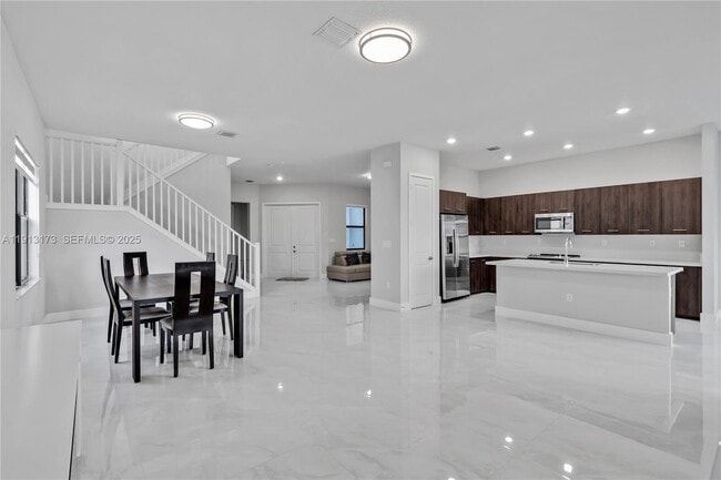 Building Photo - 4276 SW 173rd Ave