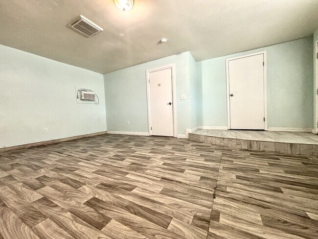 Building Photo - 1100 Saylor Way