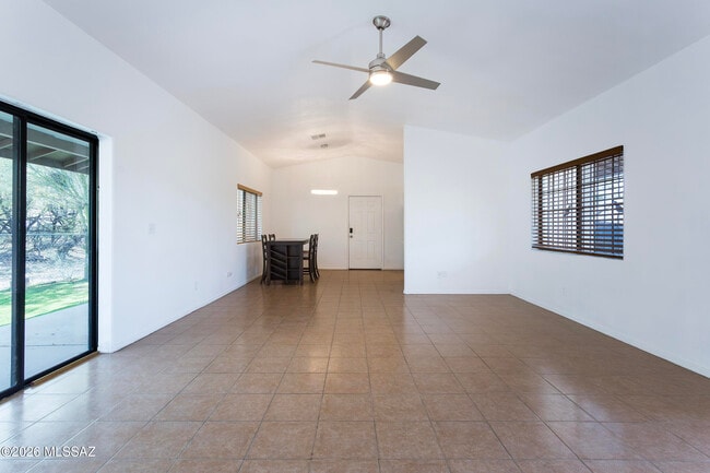 Building Photo - 1081 Paseo Freno