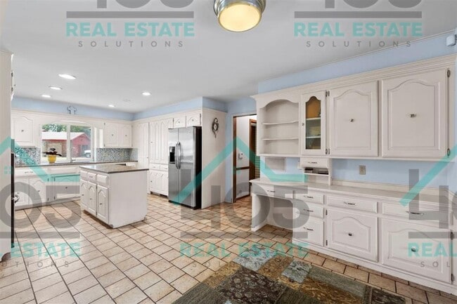 Building Photo - AMAZING FIND IN MWC