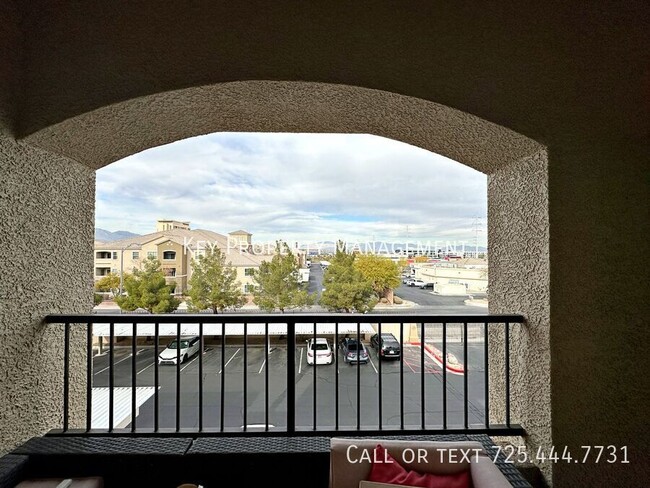 Building Photo - FULLY FURNISHED 1 BEDROOM CONDO IN GATED C...