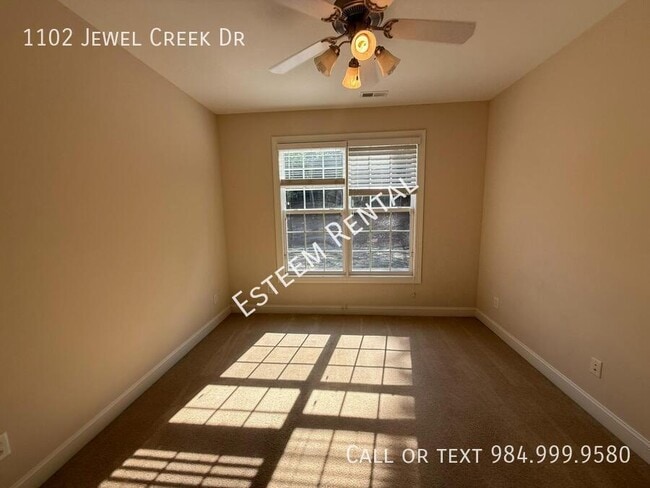Building Photo - 1102 Jewel Creek Dr
