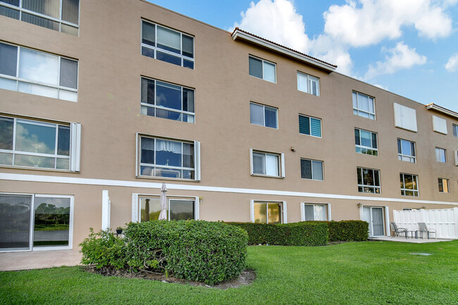 Building Photo - 5842 Crystal Shores Dr