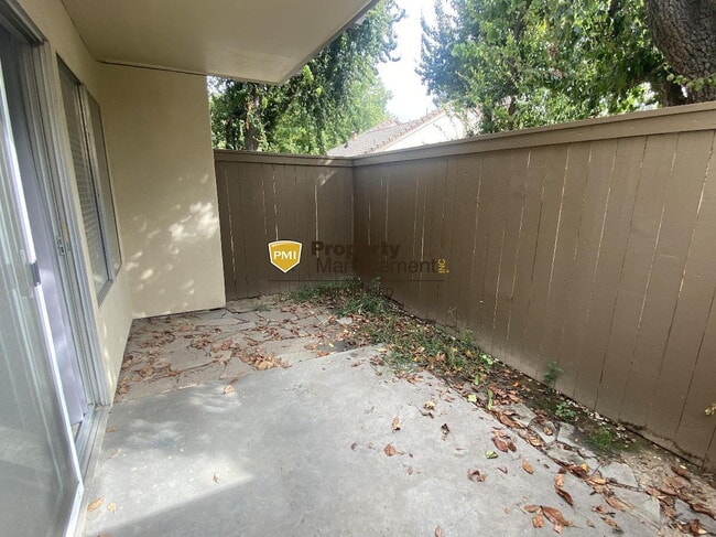 Building Photo - Coming Soon! 2 Bedroom Condo in Gated Community!