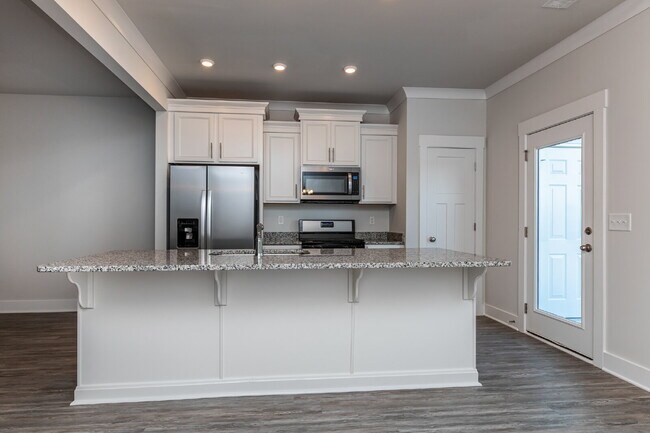 Building Photo - Elegant 3 Bedroom 2.5 Bathroom Townhome Near Downtown Greenville $1,850/mo rent