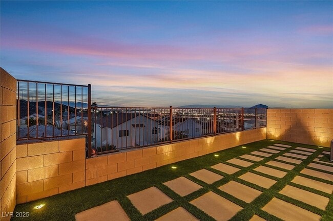 Building Photo - 366 Rosefinch St