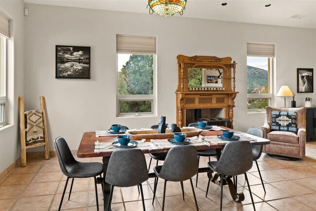 Building Photo - 123 Devils Kitchen Dr