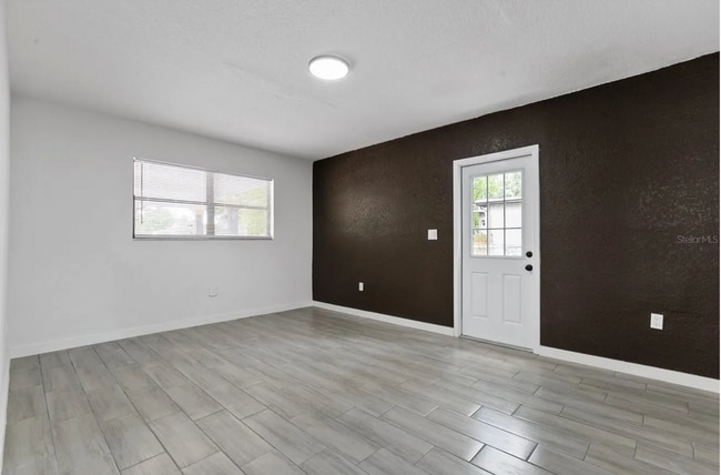 Building Photo - 1706 E Poinsettia Ave