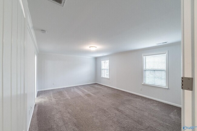 Building Photo - 15036 Lakeside Trail SW