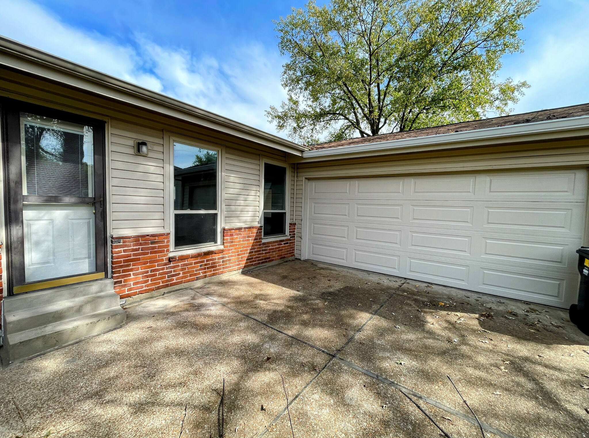 Building Photo - 2701 Wintergreen Dr