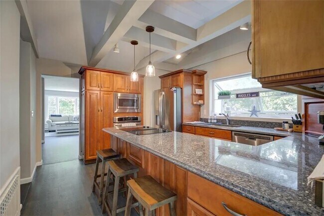 Building Photo - 132 Ruggles Ave