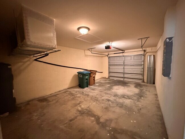 Building Photo - 1136 SE 9th Ct