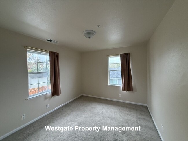 Building Photo - 821 B St