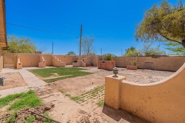 Building Photo - Centrally Located 4-Bed, 2-Bath Tucson Rental – Near U of A