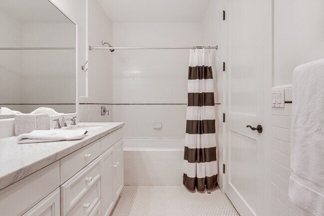 Building Photo - 6256 Dry Creek Rd