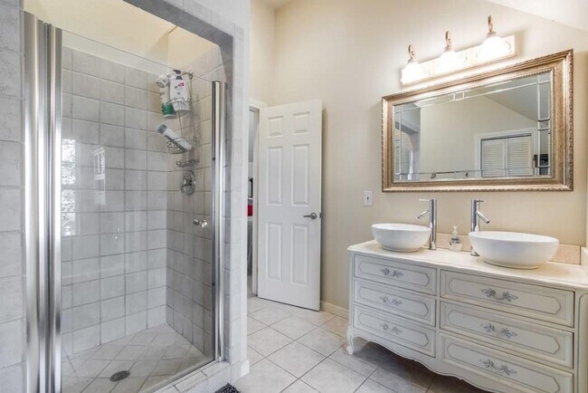 Building Photo - 2404 Thornton Rd