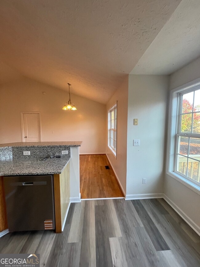 Building Photo - 721 Meadow Spring Dr