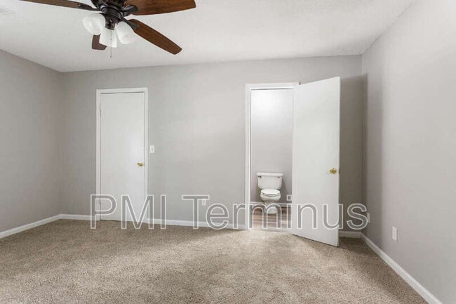 Building Photo - 5005 Hawthorne Ct