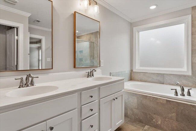 Building Photo - Charming 4 Bed, 3Bath in Clayton, NC