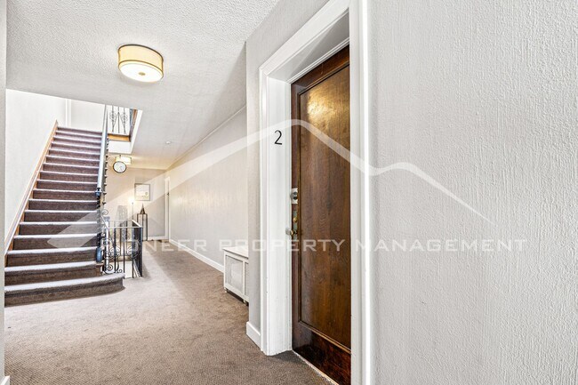 Building Photo - Spacious Condo with Office!
