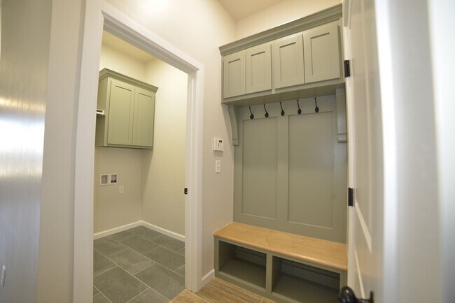 Building Photo - Brand New Home In Washington!