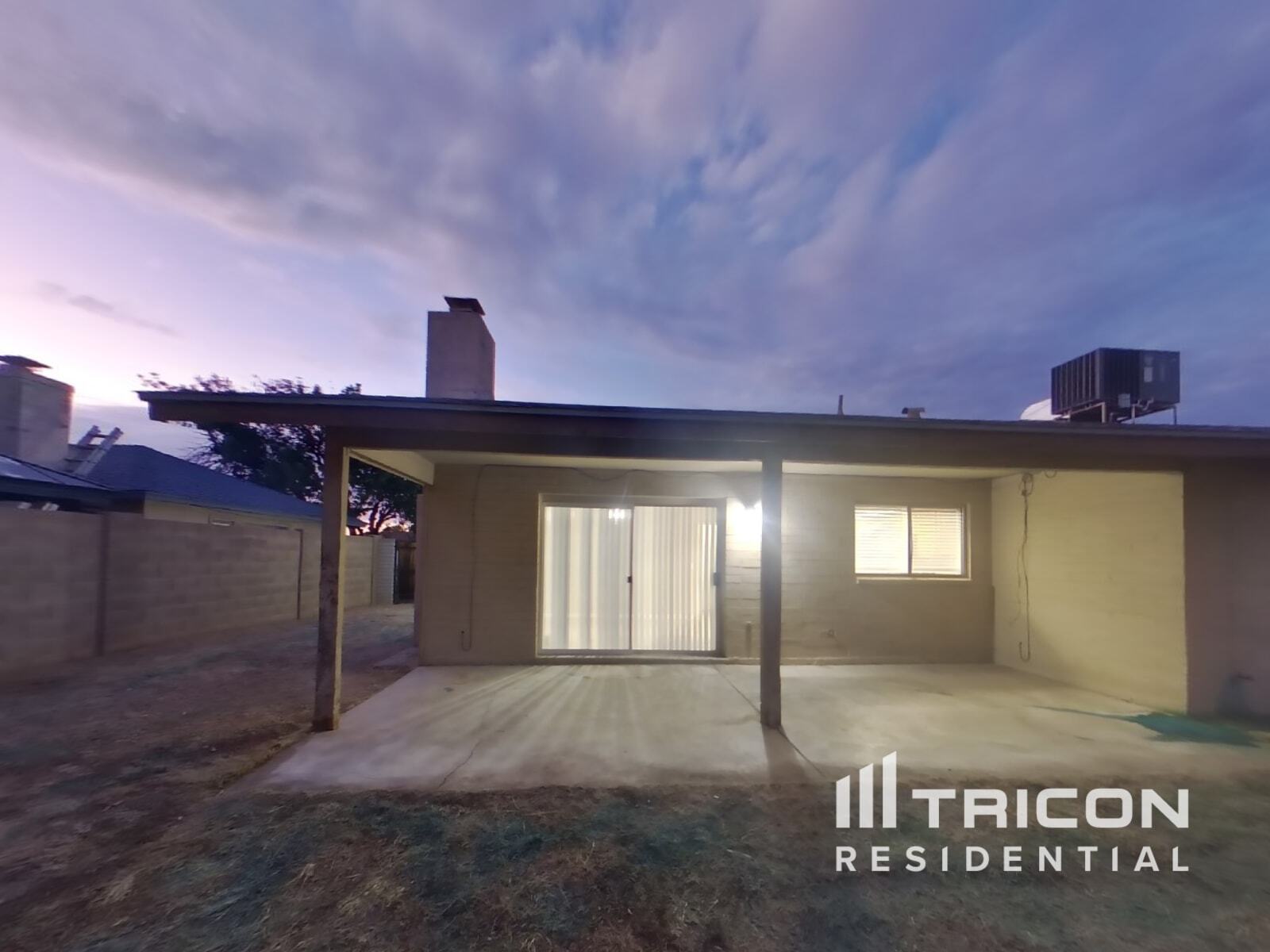 Building Photo - 4901 W Dahlia Dr