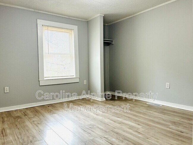 Building Photo - 111 W Robinson St