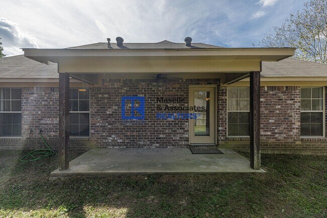 Building Photo - 3 Bed / 2 Bath home in Harvey Crossing