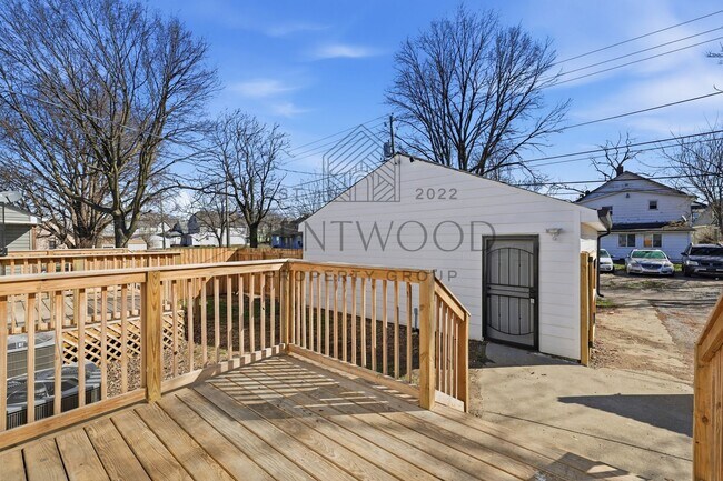 Building Photo - Fully Renovated 4bed, 3bath Home with Fenced In Yard