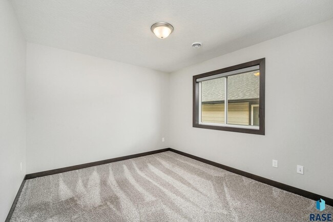 Building Photo - 4502 W 34th St N