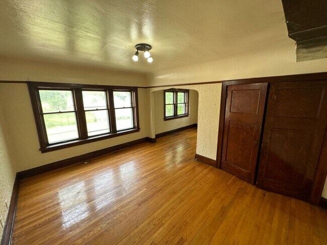 Interior Photo - 4720 N 37th St