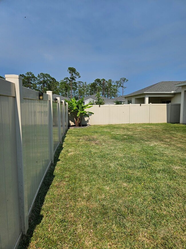 Building Photo - 4 Bedroom 2 bath beautiful spacious home i...