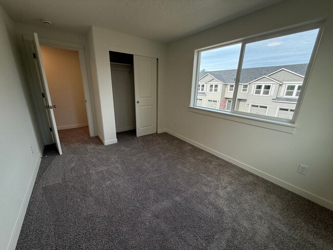 Building Photo - Brand New Stunning 3 Bed/2.5 Bath Townhouse-Old Farm District