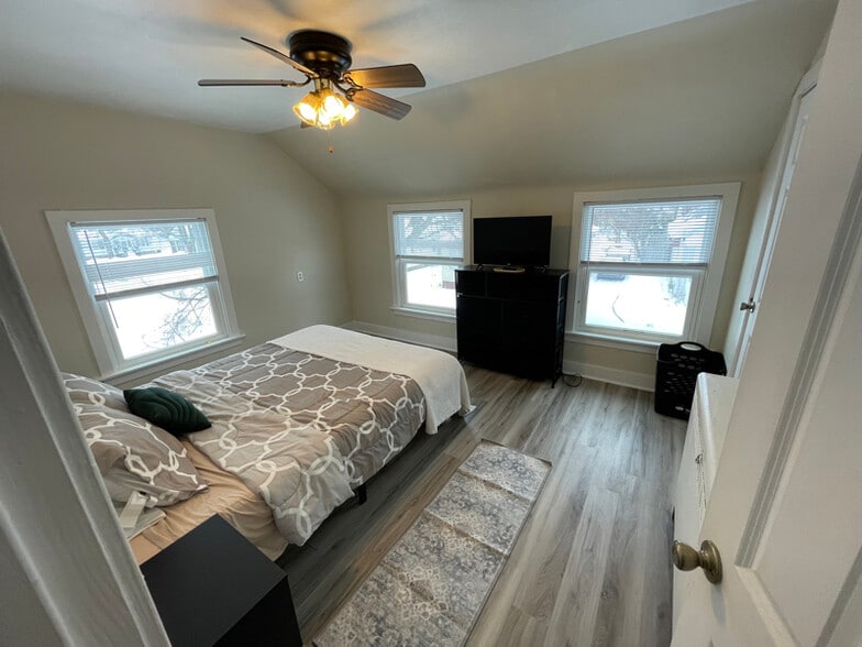 Building Photo - 105 Maple Ct