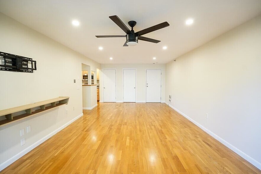 Building Photo - 500 Candlewood 38