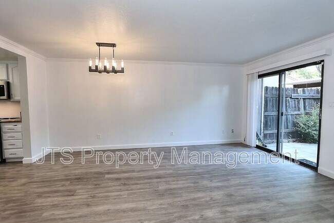 Building Photo - 9 Derow Ct