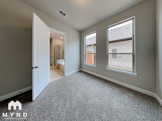 Building Photo - 14844 Gentry Dr