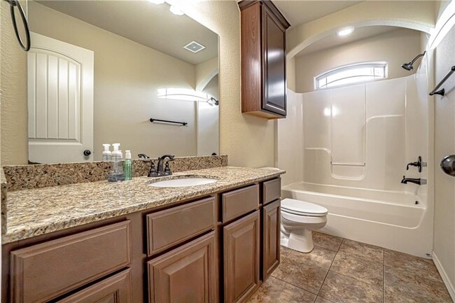 Building Photo - 2005 SW Birch St