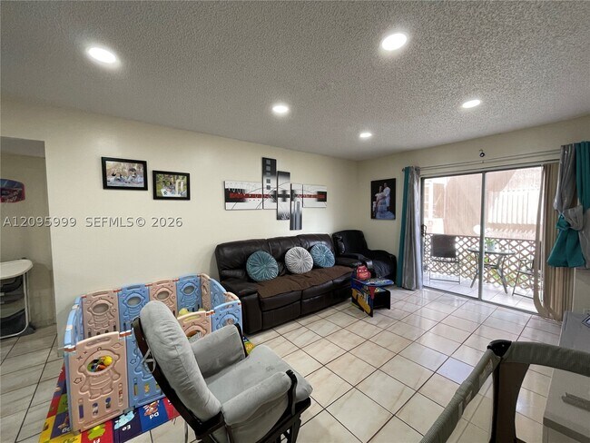 Building Photo - 1055 W 77th St