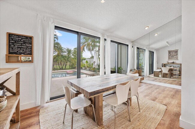Building Photo - 2585 Sheltingham Dr