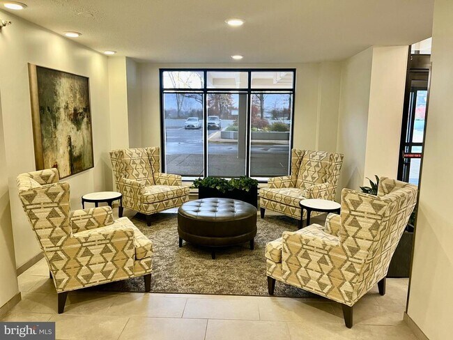 Building Photo - 1808 Old Meadow Rd